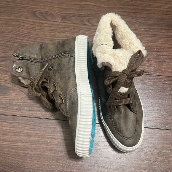 Blowfish Malibu Women's Fold Down Sneaker Boot - Picture 2 of 13